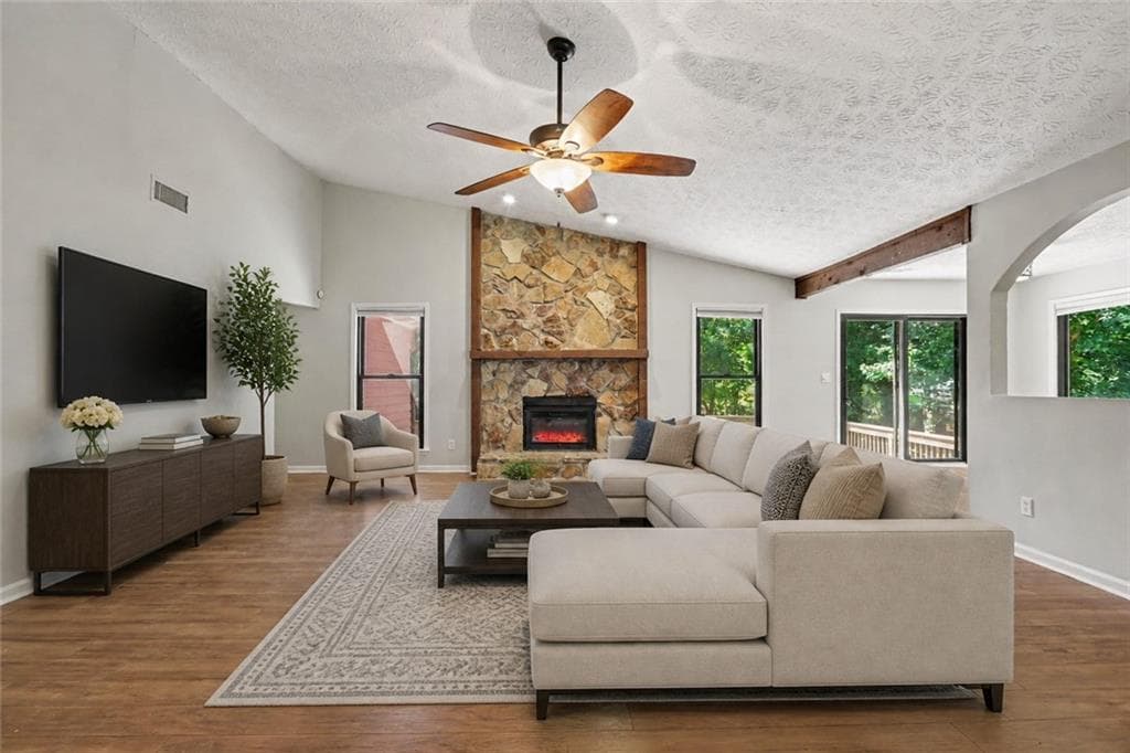 3 bedroom, 2 bathroom, 1,886 sq ft single family residence under contract at 10900 Spotted Pony Trail, Johns Creek, GA 30022 — photo 9