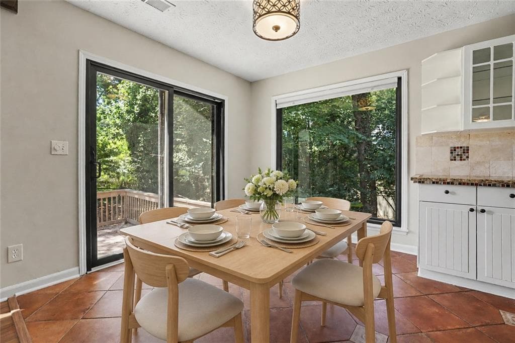 3 bedroom, 2 bathroom, 1,886 sq ft single family residence under contract at 10900 Spotted Pony Trail, Johns Creek, GA 30022 — photo 10