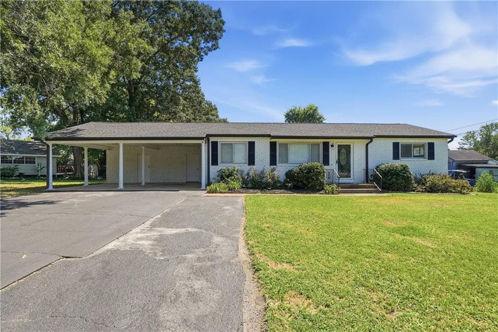 4 bedroom, 3 bathroom, 1,536 sq ft single family residence for sale at 385 Cross Street, Rossville, GA 30741