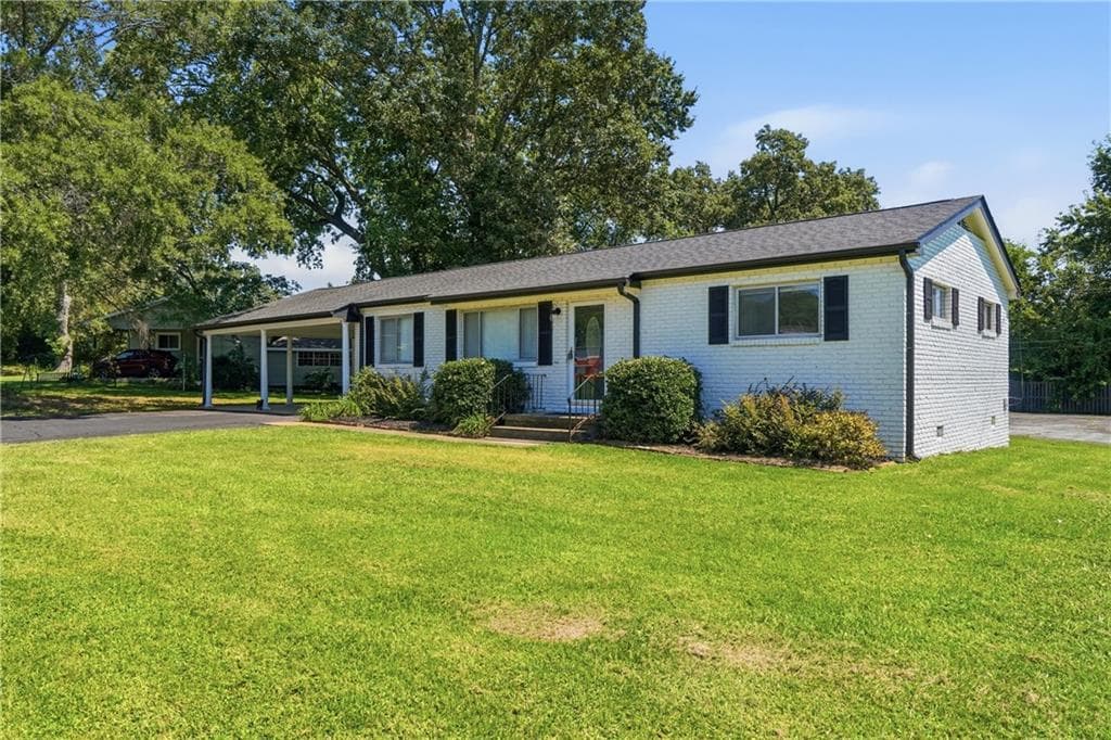 4 bedroom, 3 bathroom, 1,536 sq ft single family residence for sale at 385 Cross Street, Rossville, GA 30741 — photo 3