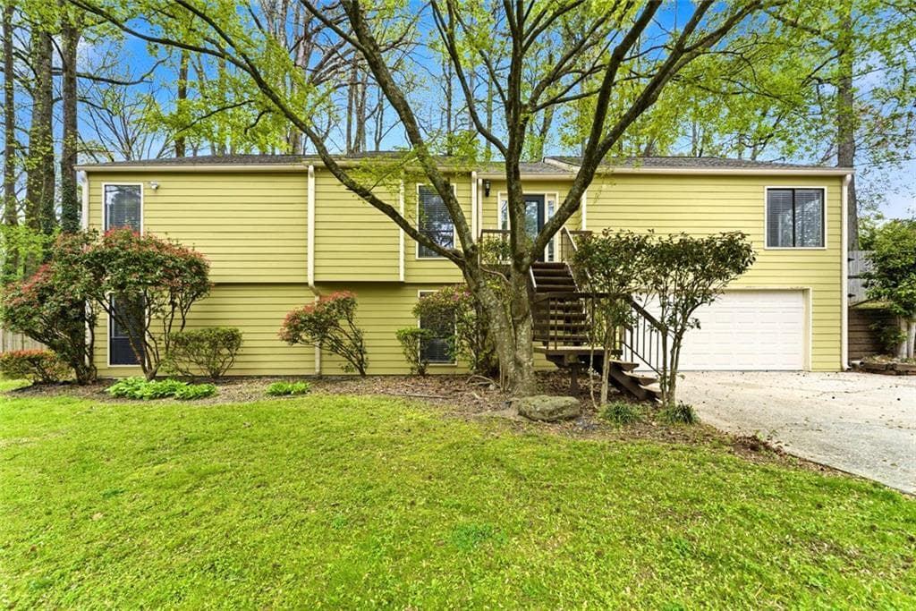 4 bedroom, 2 bathroom, 2,030 sq ft single family residence for sale at 2754 Georgian Terrace, Marietta, GA 30068 — photo 1 of 19
