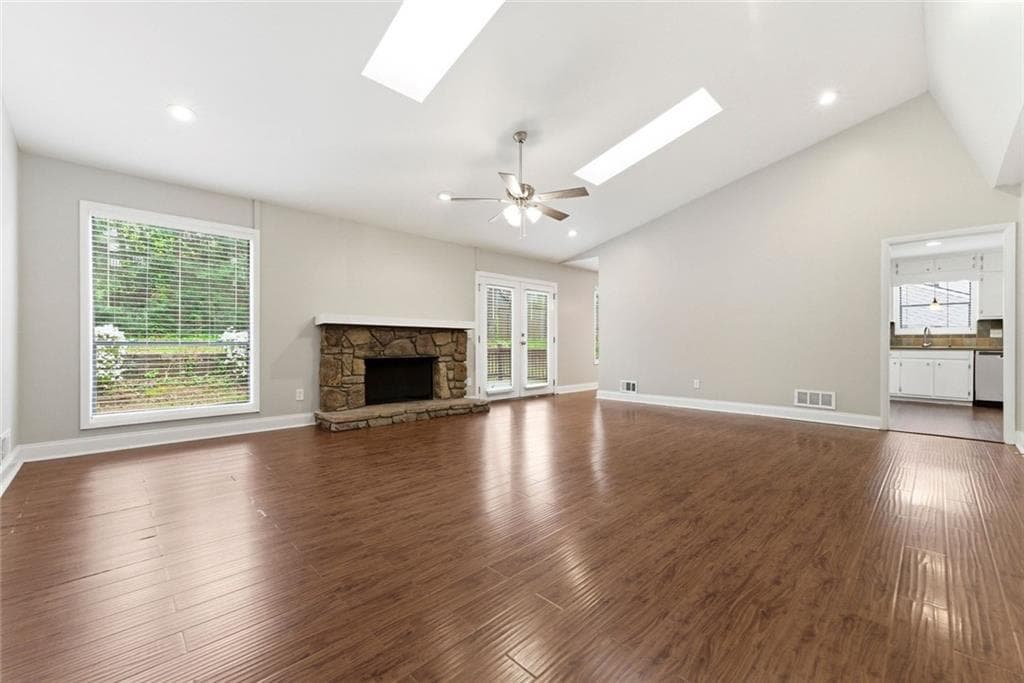 4 bedroom, 2 bathroom, 2,030 sq ft single family residence for sale at 2754 Georgian Terrace, Marietta, GA 30068 — photo 4
