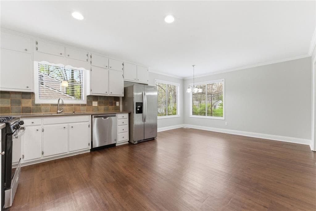4 bedroom, 2 bathroom, 2,030 sq ft single family residence for sale at 2754 Georgian Terrace, Marietta, GA 30068 — photo 7