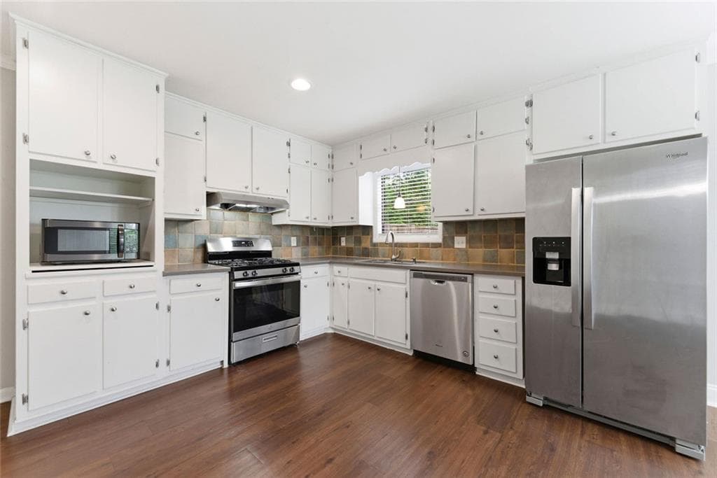 4 bedroom, 2 bathroom, 2,030 sq ft single family residence for sale at 2754 Georgian Terrace, Marietta, GA 30068 — photo 8