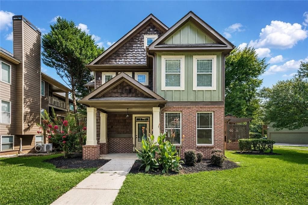 3 bedroom, 3 bathroom, 2,034 sq ft single family residence for sale at 44 Magnolia Parkway, Hampton, GA 30228