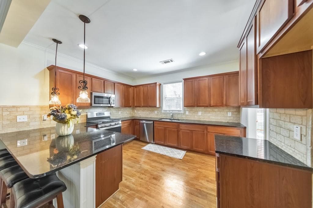 3 bedroom, 3 bathroom, 2,034 sq ft single family residence for sale at 44 Magnolia Parkway, Hampton, GA 30228 — photo 3
