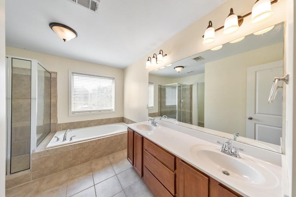 3 bedroom, 3 bathroom, 2,034 sq ft single family residence for sale at 44 Magnolia Parkway, Hampton, GA 30228 — photo 6