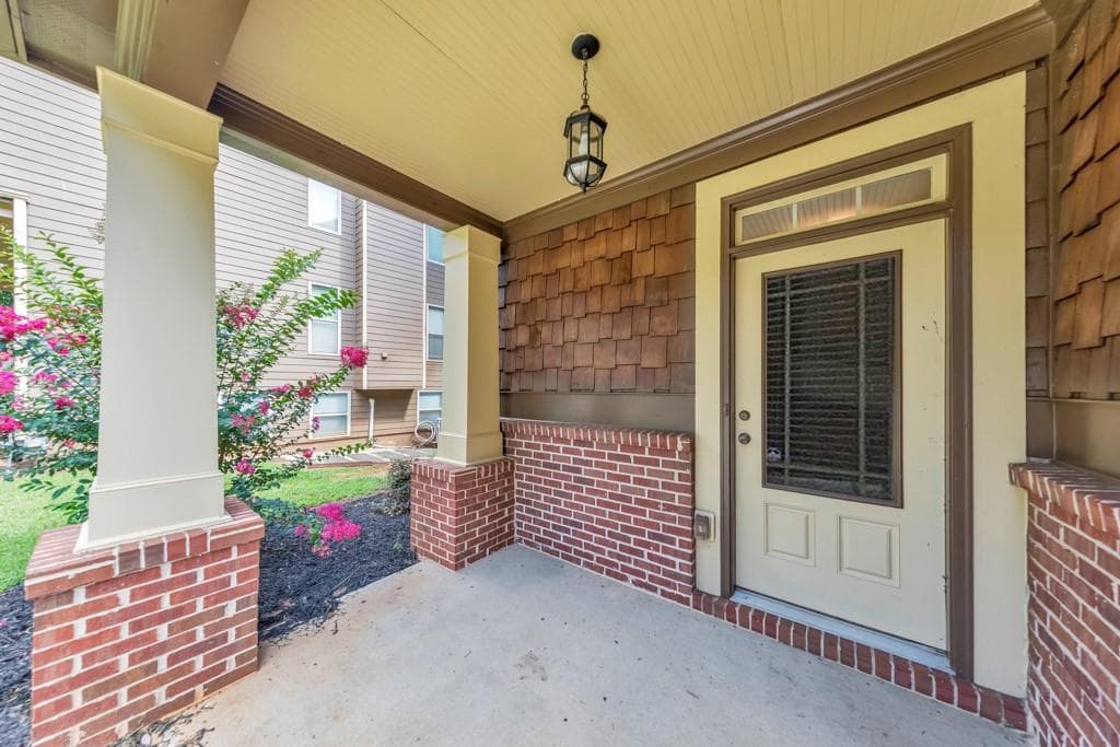 3 bedroom, 3 bathroom, 2,034 sq ft single family residence for sale at 44 Magnolia Parkway, Hampton, GA 30228 — photo 9