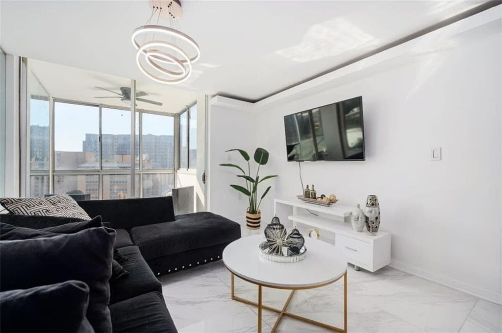 2 bedroom, 1 bathroom, 931 sq ft condominium for sale at 215 Piedmont Avenue 707, Atlanta, GA 30308 — photo 6