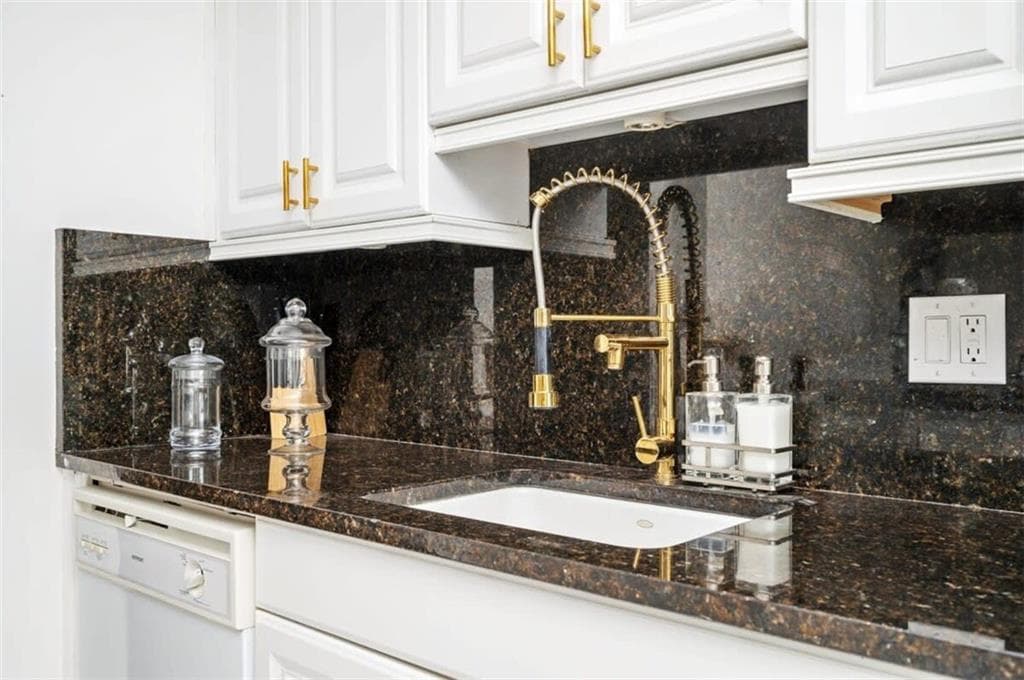 2 bedroom, 1 bathroom, 931 sq ft condominium for sale at 215 Piedmont Avenue 707, Atlanta, GA 30308 — photo 8