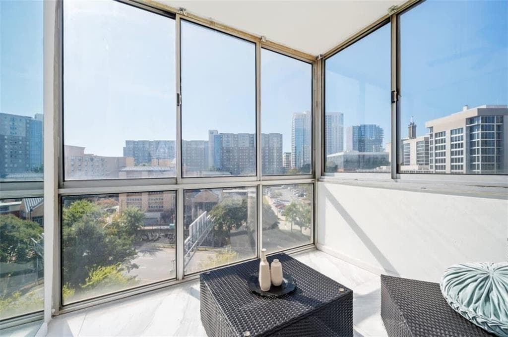 2 bedroom, 1 bathroom, 931 sq ft condominium for sale at 215 Piedmont Avenue 707, Atlanta, GA 30308
