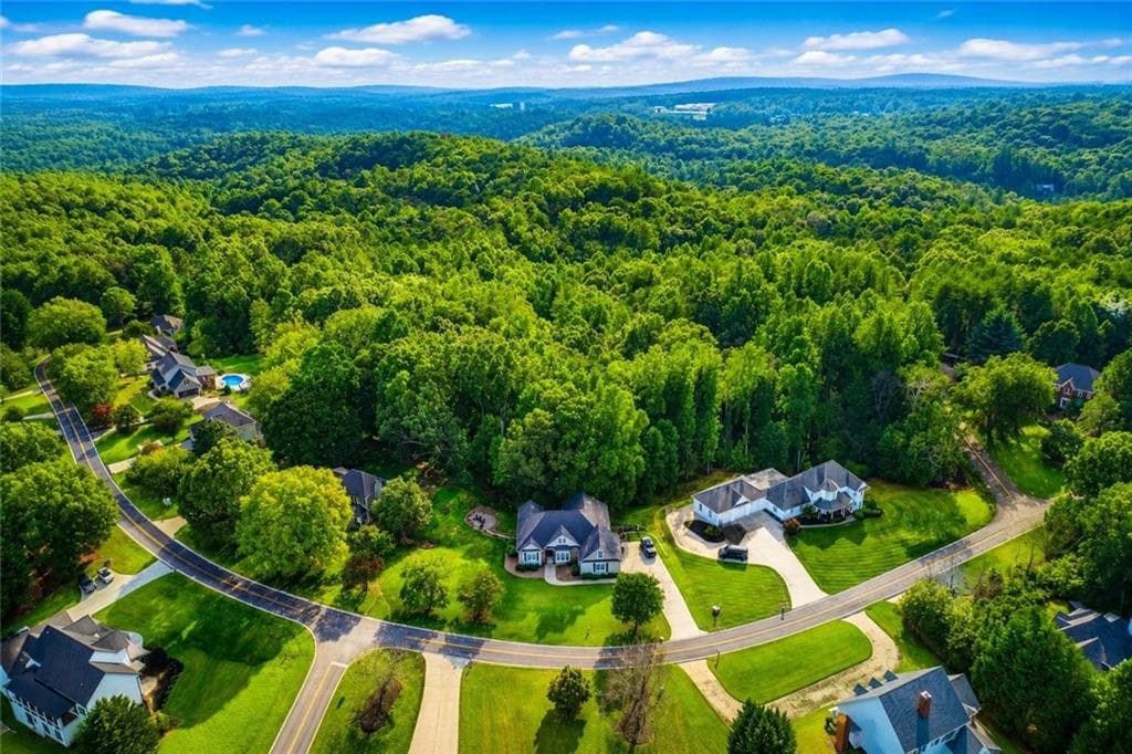 5 bedroom, 4 bathroom, 3,682 sq ft single family residence for sale at 33 Highland Road, Dahlonega, GA 30533 — photo 4