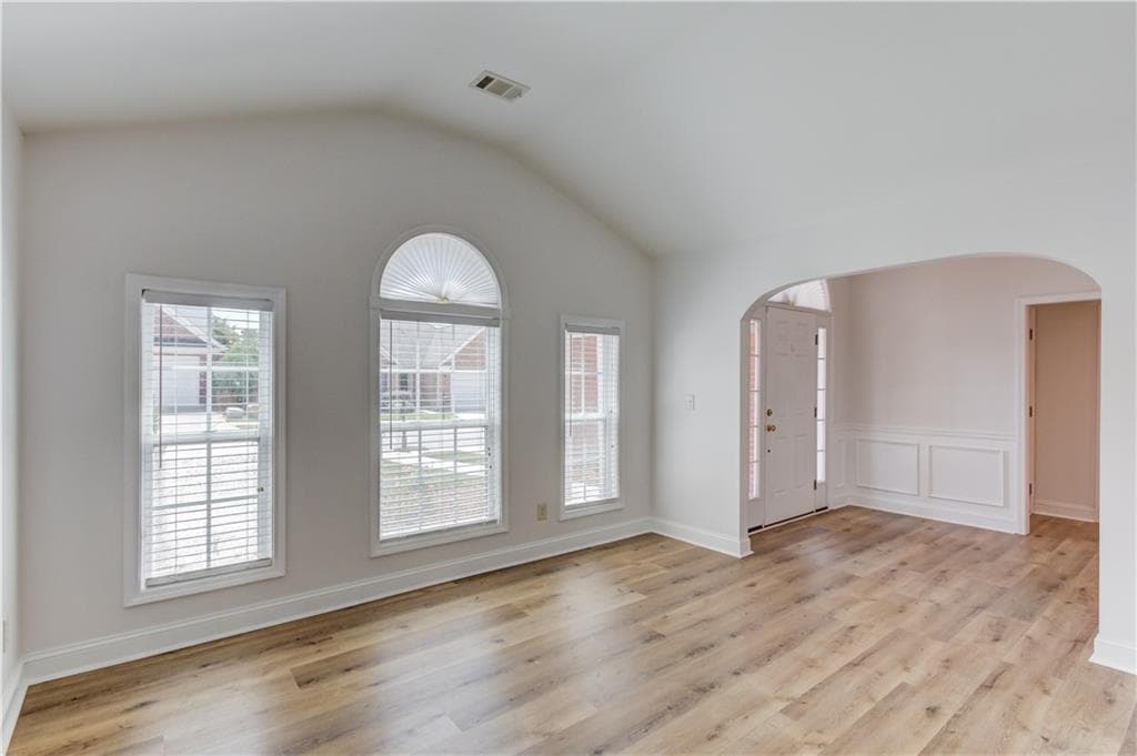 3 bedroom, 2 bathroom, 2,353 sq ft single family residence under contract at 2029 Wicker Wood Way, Snellville, GA 30078 — photo 8