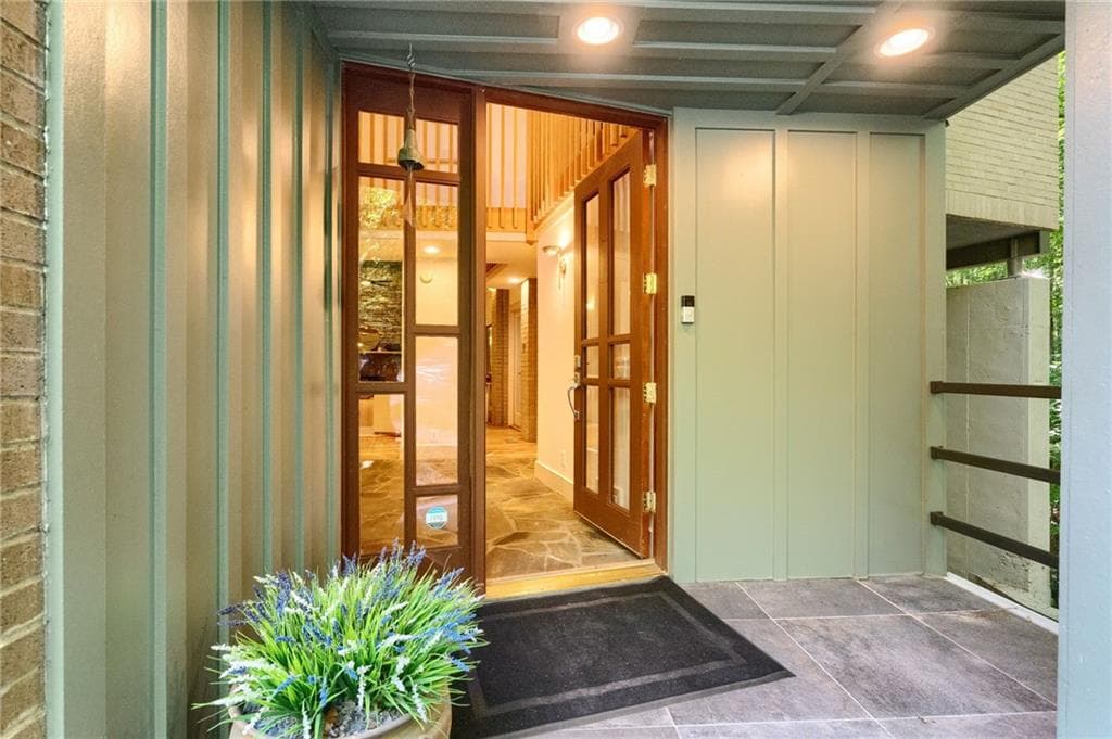 3 bedroom, 3 bathroom, 4,041 sq ft single family residence under contract at 126 Nickajack Road, Mableton, GA 30126 — photo 3