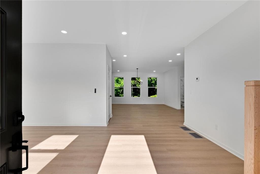 4 bedroom, 3 bathroom, 2,884 sq ft single family residence for sale at 3402 Ashford Loop, Ellenwood, GA 30294 — photo 3