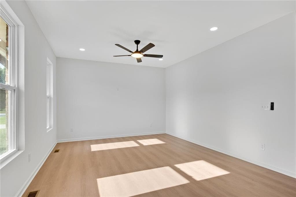 4 bedroom, 3 bathroom, 2,884 sq ft single family residence for sale at 3402 Ashford Loop, Ellenwood, GA 30294 — photo 5