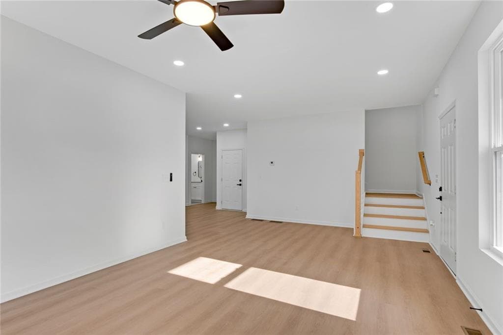 4 bedroom, 3 bathroom, 2,884 sq ft single family residence for sale at 3402 Ashford Loop, Ellenwood, GA 30294 — photo 6