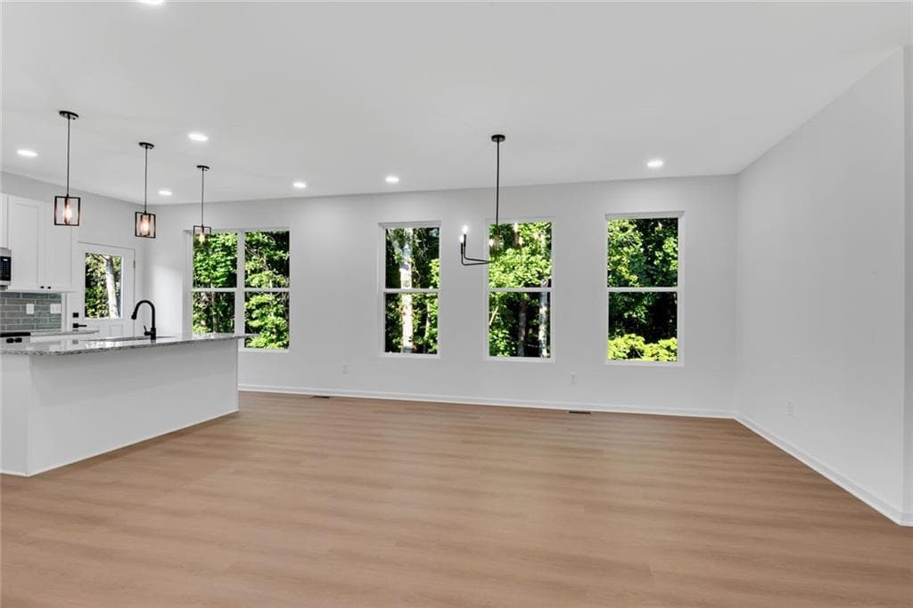 4 bedroom, 3 bathroom, 2,884 sq ft single family residence for sale at 3402 Ashford Loop, Ellenwood, GA 30294 — photo 7