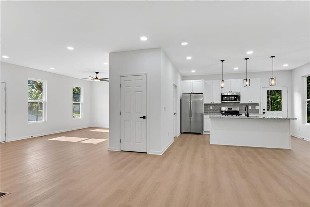 4 bedroom, 3 bathroom, 2,884 sq ft single family residence for sale at 3402 Ashford Loop, Ellenwood, GA 30294 — photo 8