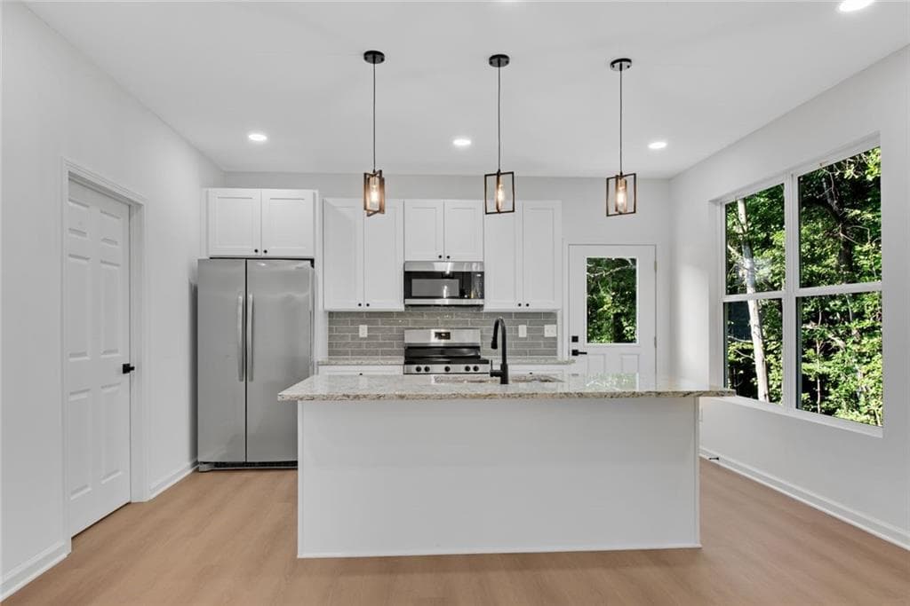4 bedroom, 3 bathroom, 2,884 sq ft single family residence for sale at 3402 Ashford Loop, Ellenwood, GA 30294 — photo 9