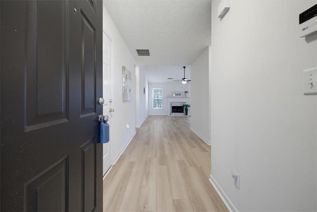 3 bedroom, 2 bathroom, 1,603 sq ft single family residence under contract at 6048 Hillvale Ct, Lithonia, GA 30058 — photo 6
