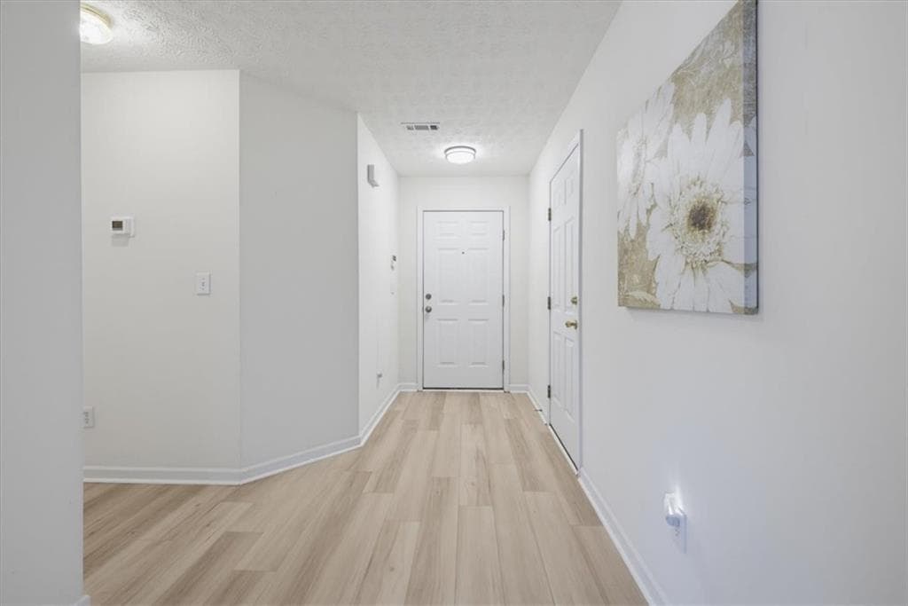 3 bedroom, 2 bathroom, 1,603 sq ft single family residence under contract at 6048 Hillvale Ct, Lithonia, GA 30058 — photo 7
