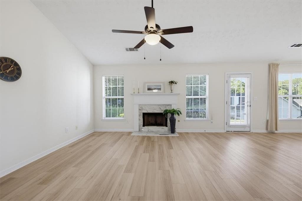 3 bedroom, 2 bathroom, 1,603 sq ft single family residence under contract at 6048 Hillvale Ct, Lithonia, GA 30058 — photo 9