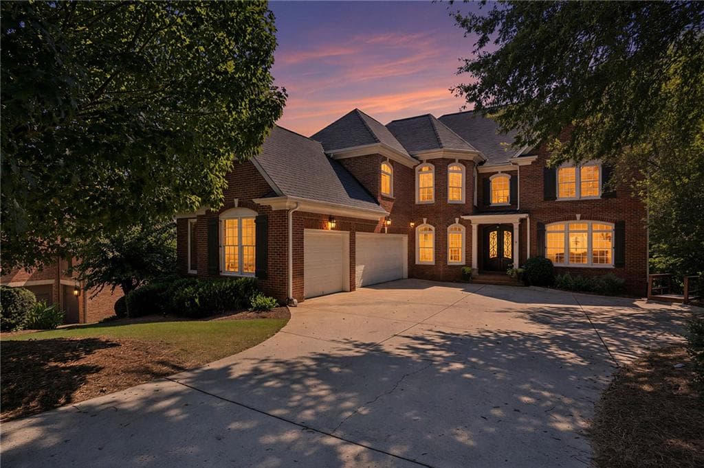 6 bedroom, 6 bathroom, 6,306 sq ft single family residence for sale at 2005 Granbury Court, Cumming, GA 30041 — photo 2
