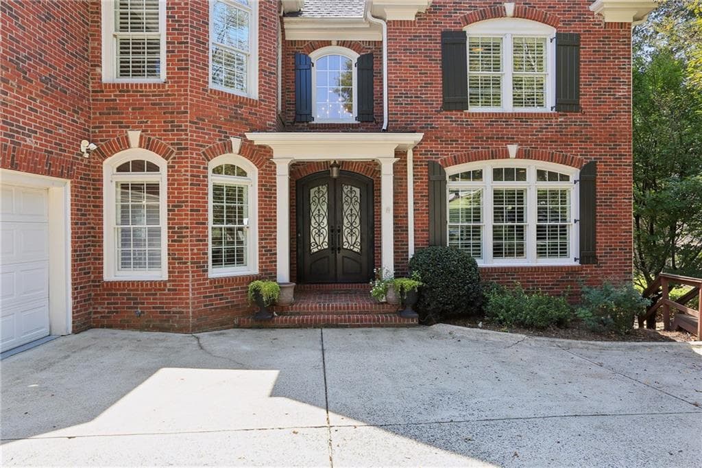 6 bedroom, 6 bathroom, 6,306 sq ft single family residence for sale at 2005 Granbury Court, Cumming, GA 30041 — photo 3