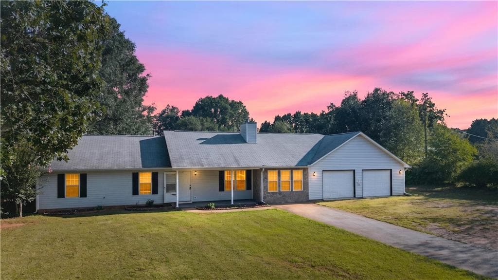 3 bedroom, 2 bathroom, 1,305 sq ft single family residence for sale at 755 Peeksville Road, Locust Grove, GA 30248 — photo 2