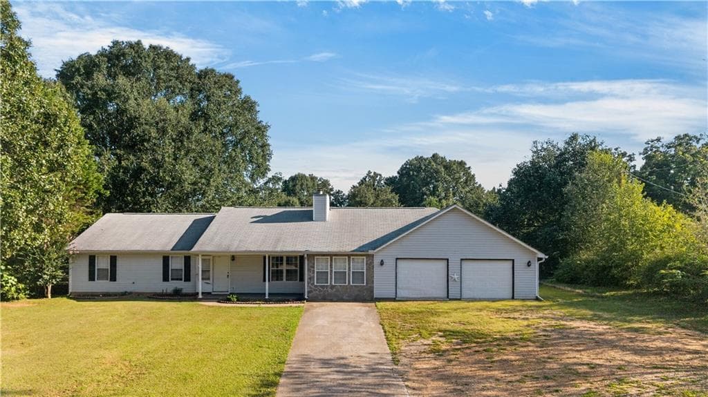 3 bedroom, 2 bathroom, 1,305 sq ft single family residence for sale at 755 Peeksville Road, Locust Grove, GA 30248 — photo 3