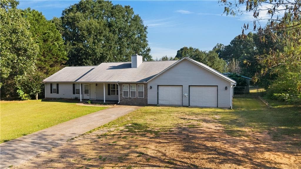 3 bedroom, 2 bathroom, 1,305 sq ft single family residence for sale at 755 Peeksville Road, Locust Grove, GA 30248 — photo 4