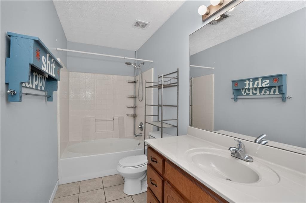 3 bedroom, 2 bathroom, 1,305 sq ft single family residence for sale at 755 Peeksville Road, Locust Grove, GA 30248 — photo 8