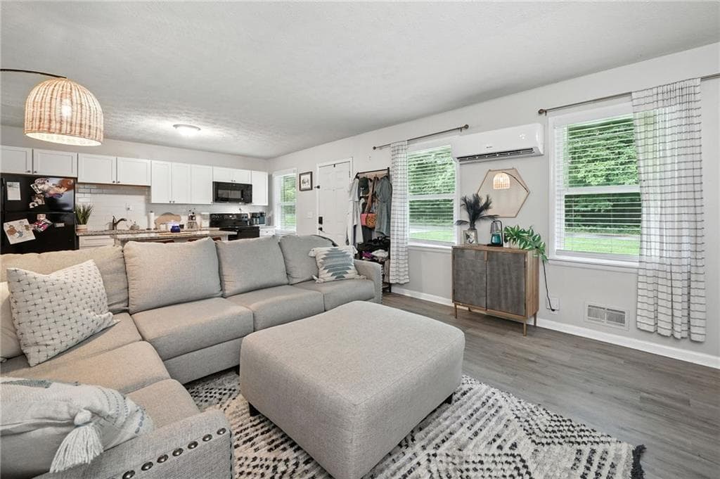 duplex under contract at 933 Old Noonday Sch House Road, Marietta, GA 30066 — photo 2