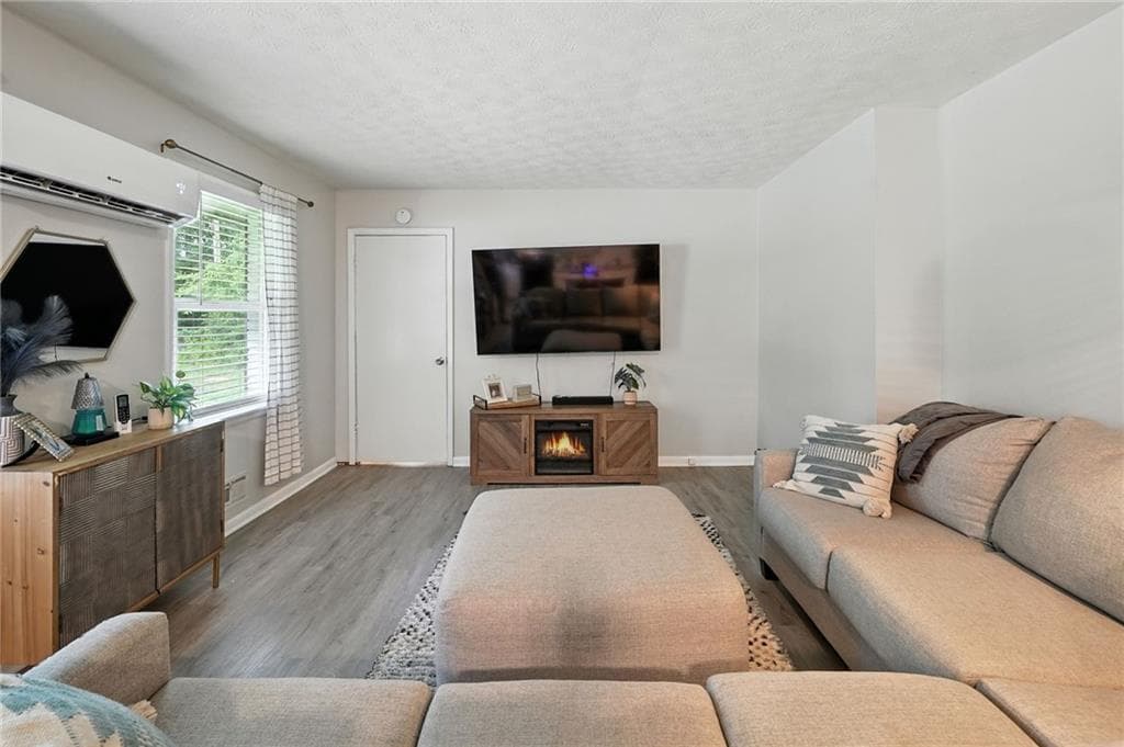 duplex under contract at 933 Old Noonday Sch House Road, Marietta, GA 30066 — photo 3