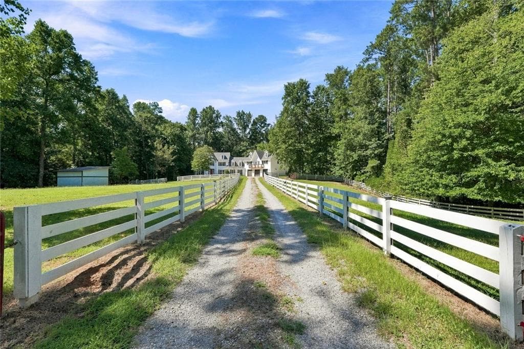 5 bedroom, 4 bathroom, 4,185 sq ft single family residence for rent at 13770 Birmingham Highway, Milton, GA 30004 for $6,000 a month — photo 2