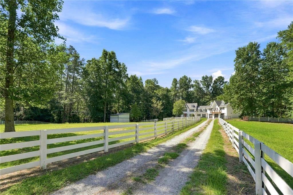 5 bedroom, 4 bathroom, 4,185 sq ft single family residence for rent at 13770 Birmingham Highway, Milton, GA 30004 for $6,000 a month — photo 7