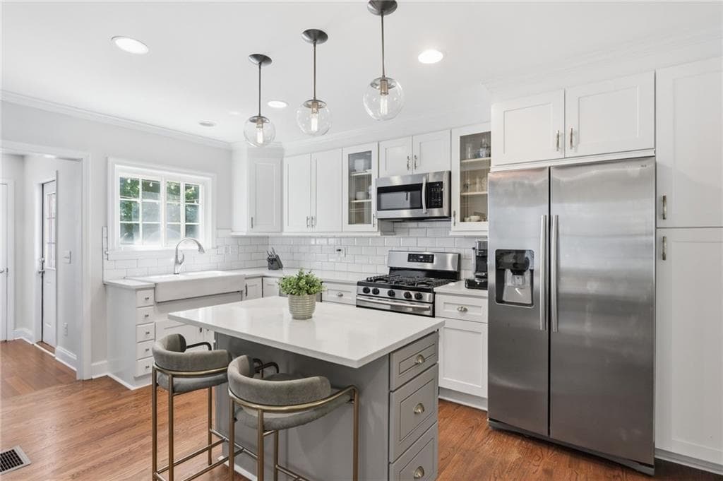 3 bedroom, 3 bathroom, 1,941 sq ft single family residence for sale at 2305 Sanford Road, Decatur, GA 30033 — photo 2