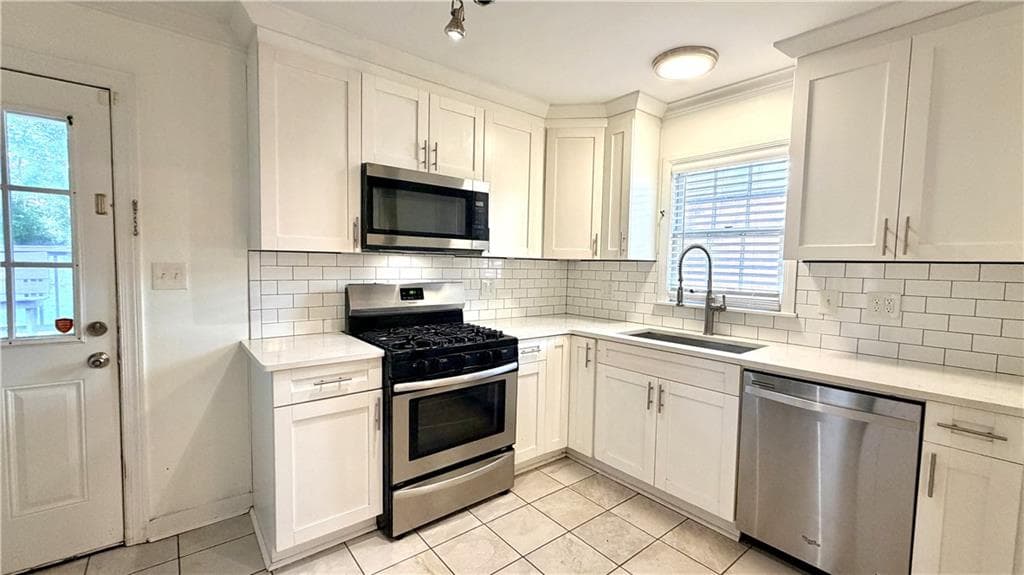 3 bedroom, 1 bathroom, 1,309 sq ft single family residence for sale at 463 Lynnhaven Drive, Atlanta, GA 30310 — photo 7