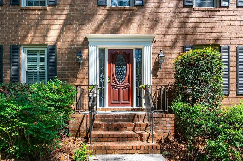5 bedroom, 4 bathroom, 2,702 sq ft single family residence for sale at 4519 Lashley Court, Marietta, GA 30068 — photo 2