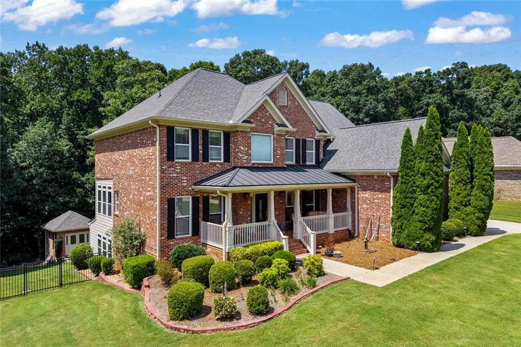 5 bedroom, 5 bathroom, 3,231 sq ft single family residence for sale at 5548 Ridgemoor Drive, Braselton, GA 30517 — photo 2