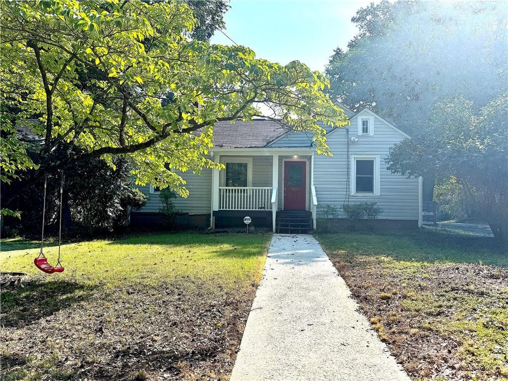 3 bedroom, 2 bathroom, 1,452 sq ft single family residence under contract at 562 Glenwood Place, Atlanta, GA 30316