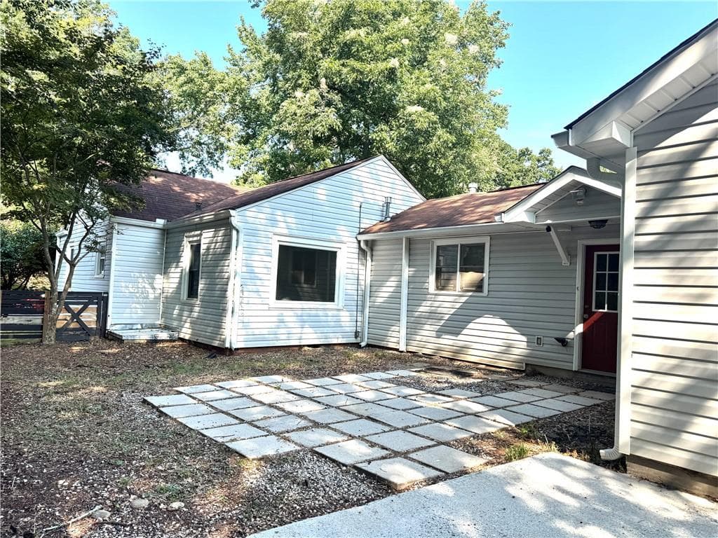 3 bedroom, 2 bathroom, 1,452 sq ft single family residence under contract at 562 Glenwood Place, Atlanta, GA 30316 — photo 4