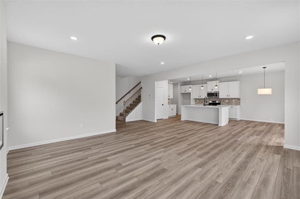 4 bedroom, 3 bathroom, 2,565 sq ft single family residence for sale at 550 Grover Street, Hoschton, GA 30548 — photo 9