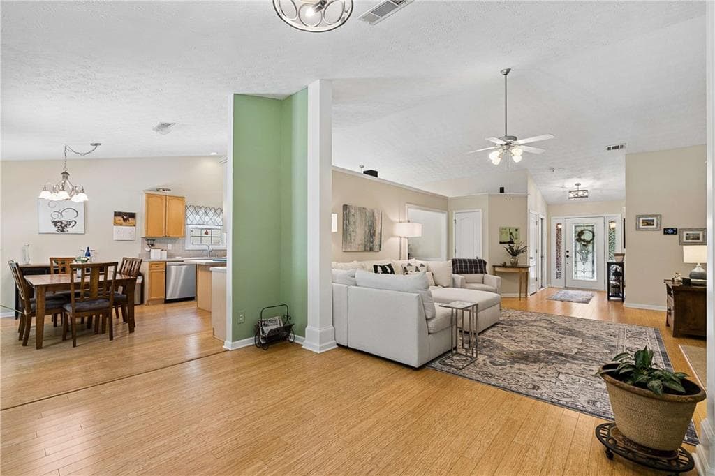 4 bedroom, 2 bathroom, 2,211 sq ft single family residence for sale at 1433 Prospect View Court, Lawrenceville, GA 30043 — photo 7