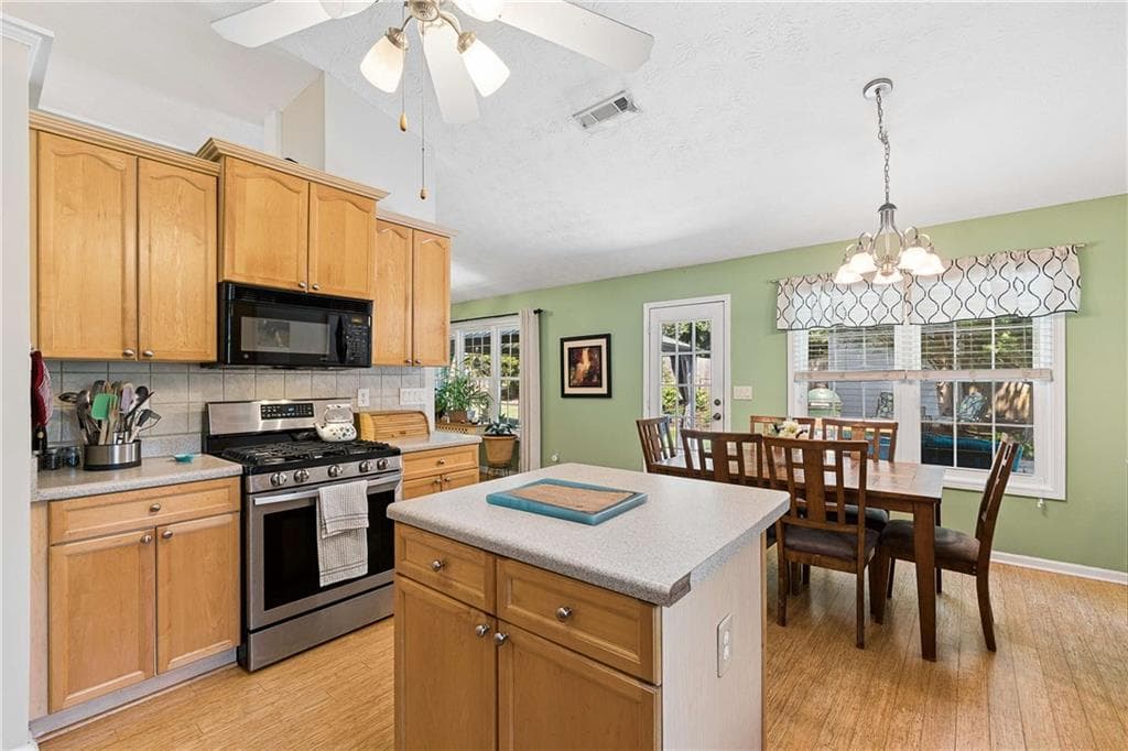 4 bedroom, 2 bathroom, 2,211 sq ft single family residence for sale at 1433 Prospect View Court, Lawrenceville, GA 30043 — photo 9