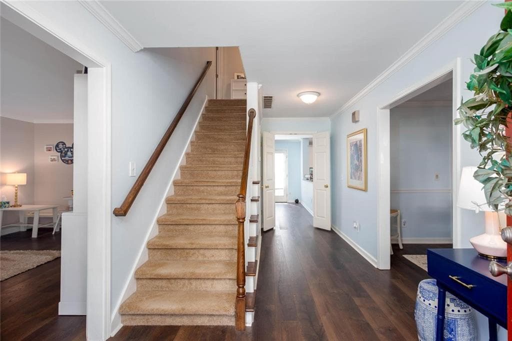 4 bedroom, 3 bathroom, 2,641 sq ft single family residence for sale at 6011 Fairlong Court, Acworth, GA 30101 — photo 4