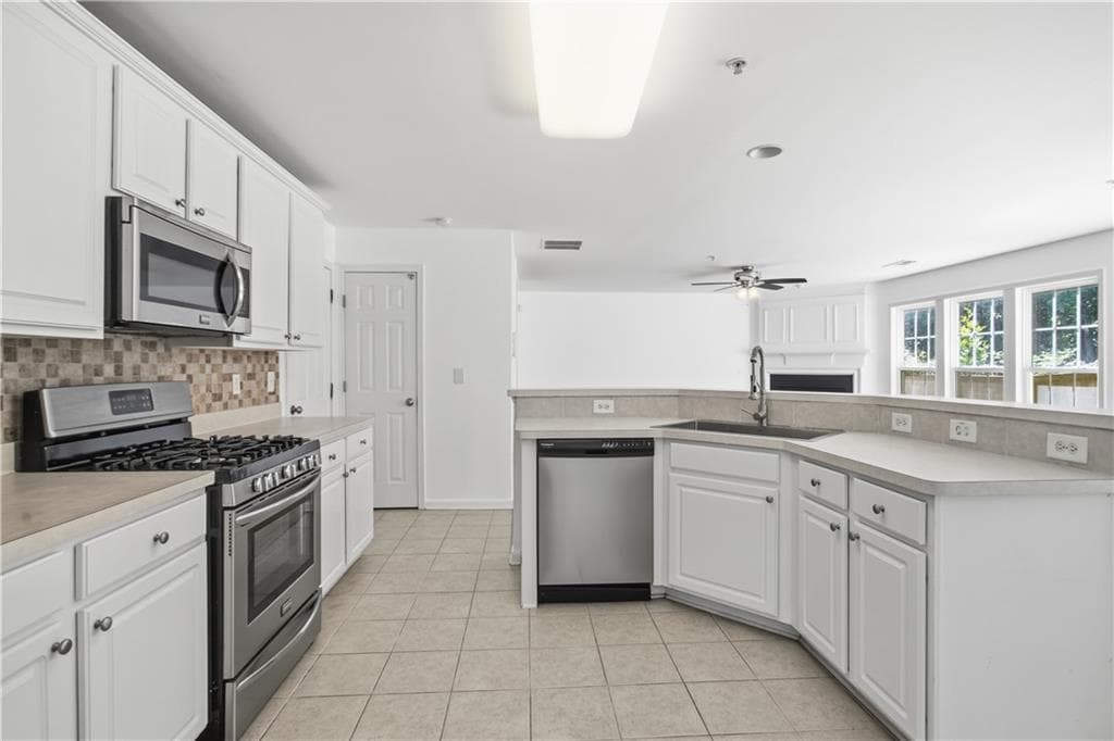 4 bedroom, 4 bathroom, 1,787 sq ft single family residence for sale at 313 Balaban Circle, Woodstock, GA 30188 — photo 2