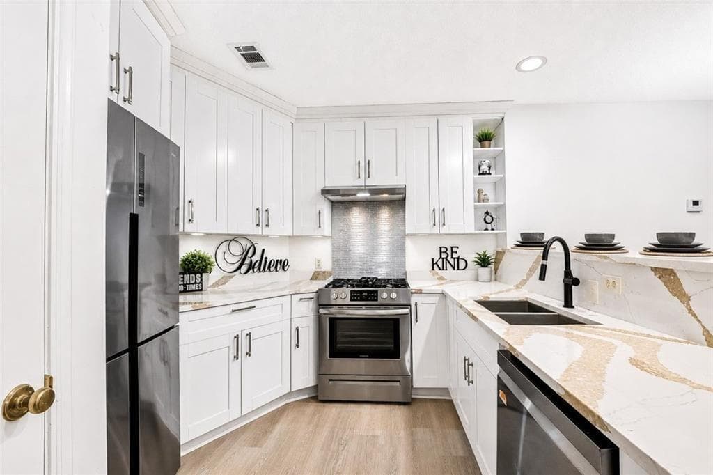 2 bedroom, 2 bathroom, 1,279 sq ft condominium for sale at 483 Sherman Way, Decatur, GA 30033 — photo 3