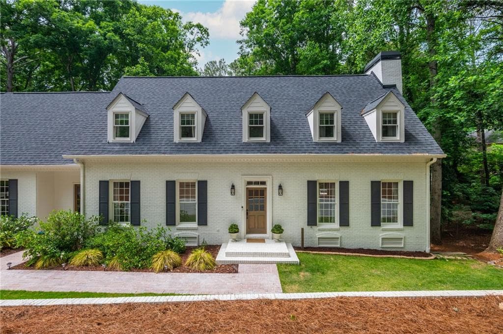 5 bedroom, 4 bathroom, 4,412 sq ft single family residence under contract at 1250 Northcliff Trace, Roswell, GA 30076